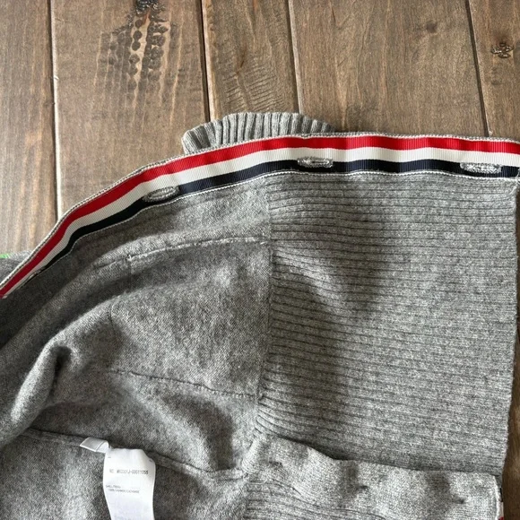 Thom Browne 100% cashmere Gray V-Neck Cardigan - Picture 5 of 6